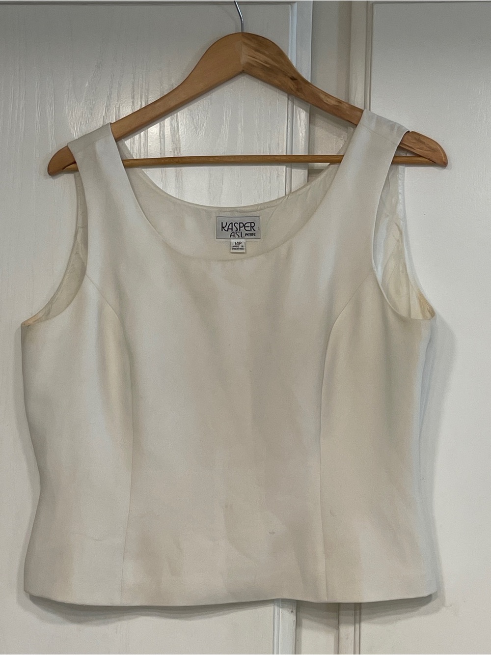 Kasper Cream Scoop Neck Sleeveless Shell